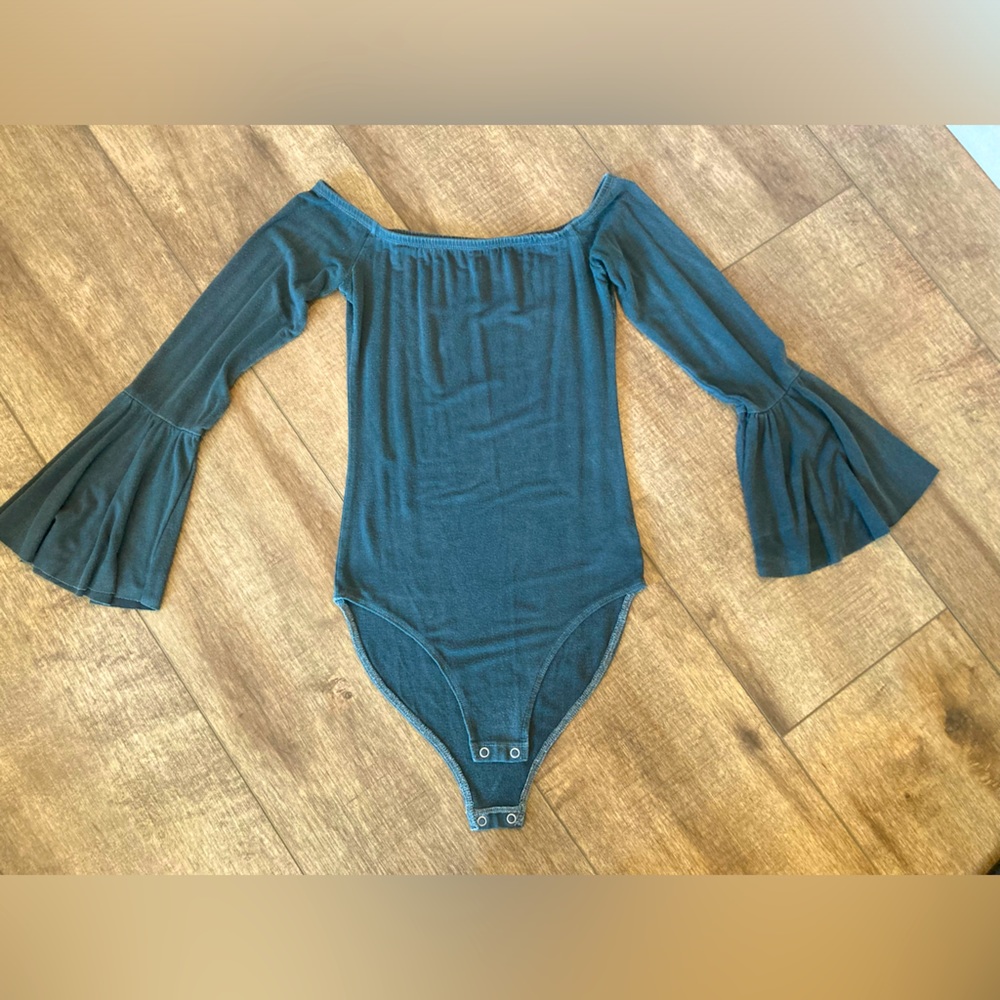 American Eagle women’s S long flutter sleeve bodysuit.